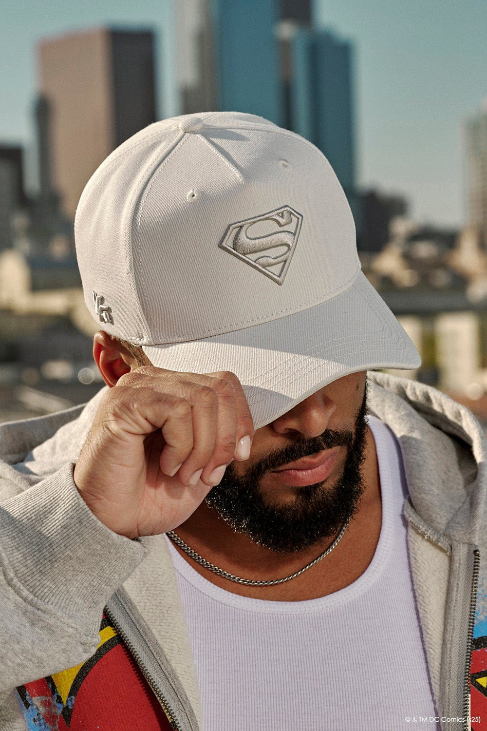 Gorra con escudo de Superman